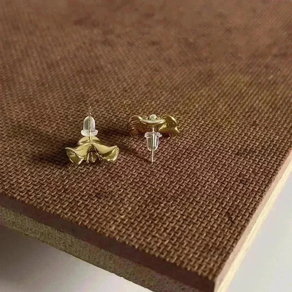 Gradient Phalaenopsis With Pearls Earrings - Picture 5 of 9